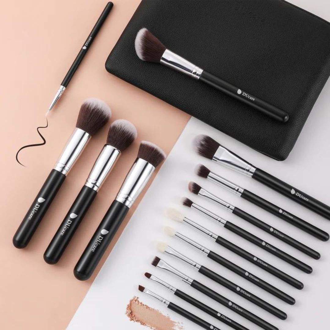 Brochas Negra con Estuche Negro 15 Pcs DF1503
