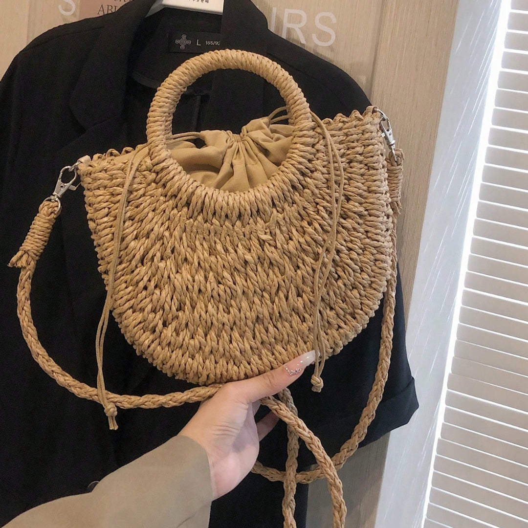 Bolsa pequeña minimalista de paja para mujer